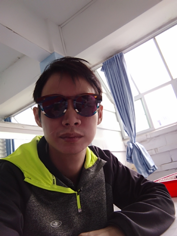 五华移民男的第一张照片--洛阳相亲服务中心