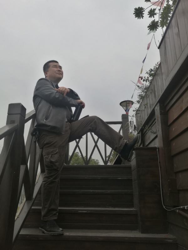 孤单背影的第一张照片--洛阳相亲服务中心