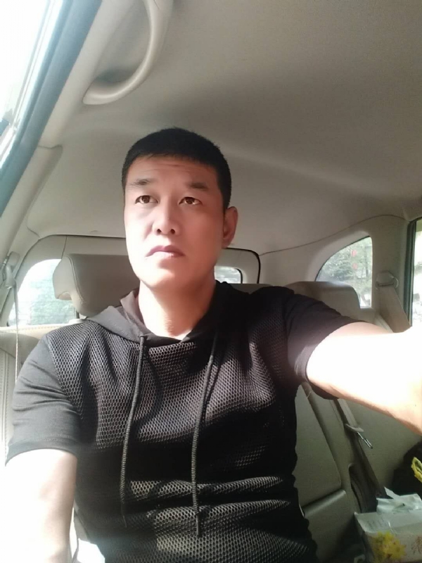 深爱的疯子的第一张照片--洛阳相亲服务中心