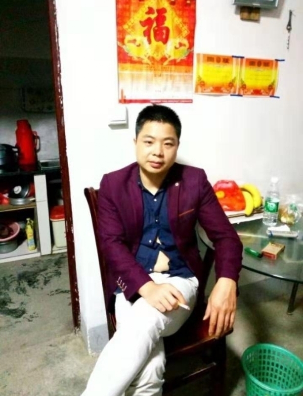 蓝色的微笑的第一张照片--洛阳相亲服务中心