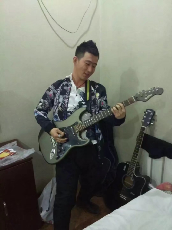 小吉他的第一张照片--洛阳相亲服务中心