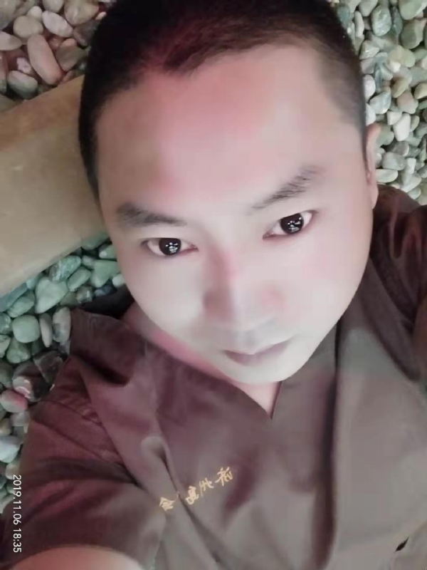 红枫叶的第一张照片--洛阳相亲服务中心