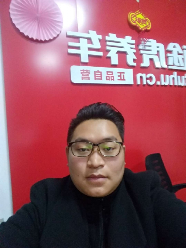 向上倾斜45度的第一张照片--洛阳相亲服务中心