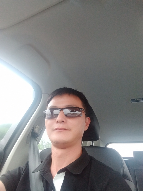 孤独的男人的第二张照片--洛阳相亲服务中心