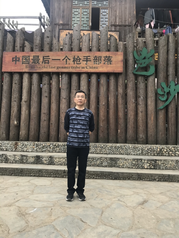 屯里的富豪的第一张照片--洛阳相亲服务中心