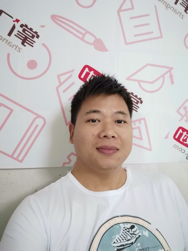 轻静地行走着的第一张照片--洛阳相亲服务中心