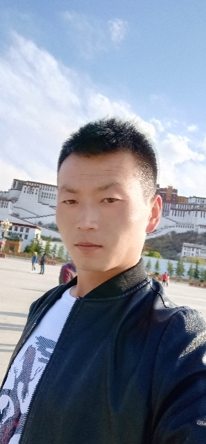 阳光下的小草的第二张照片--洛阳相亲服务中心