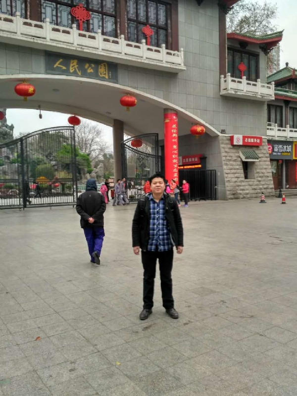在奋斗的第一张照片--洛阳相亲服务中心
