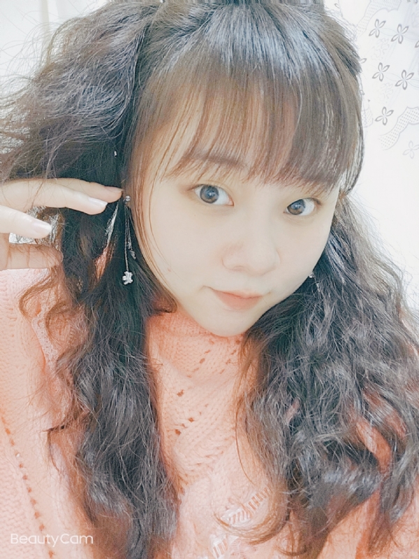 艾薇儿的第一张照片--洛阳相亲服务中心