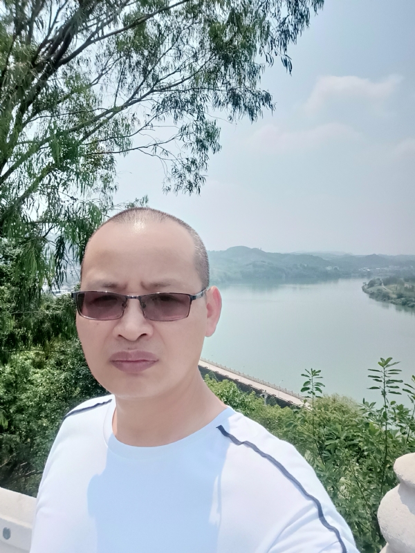 随缘随性的第一张照片--洛阳相亲服务中心
