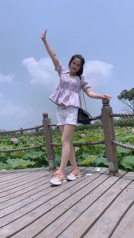 秋水伊人的第一张照片--洛阳相亲服务中心