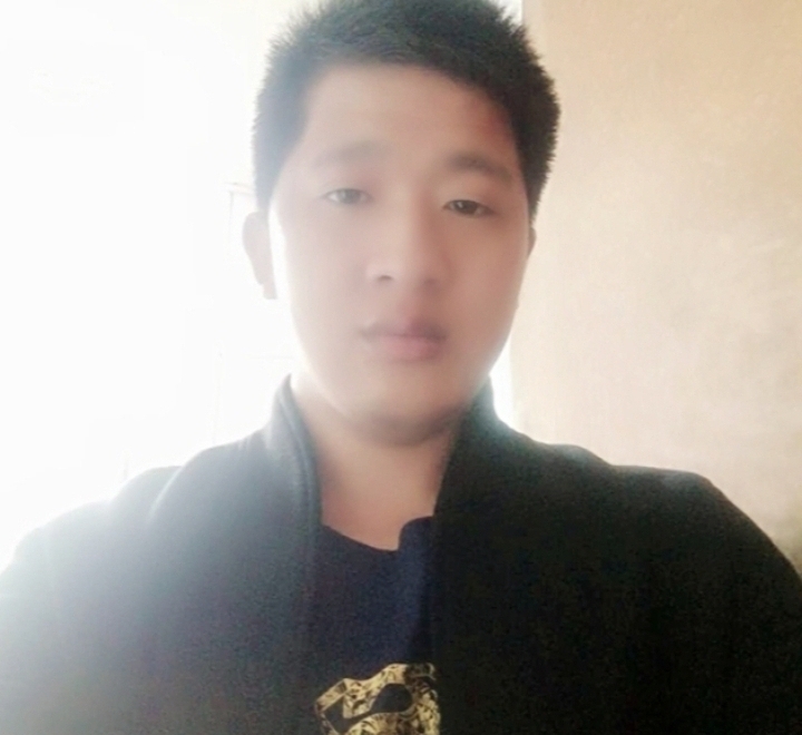 形影不离的第一张照片--洛阳相亲服务中心