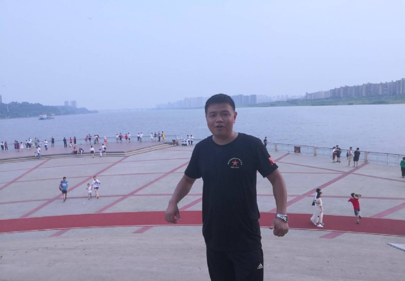 曾经心疼的我的第一张照片--洛阳相亲服务中心