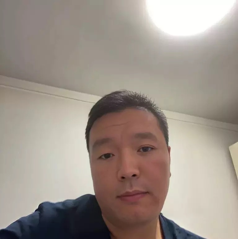 穿唐装的松鼠的第一张照片--洛阳相亲服务中心