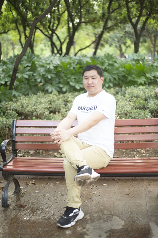 抱着鱼睡觉的猫的第一张照片--洛阳相亲服务中心