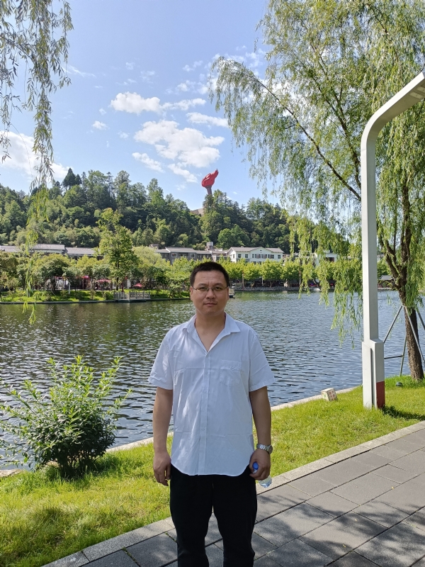 风雨相伴的第一张照片--洛阳相亲服务中心