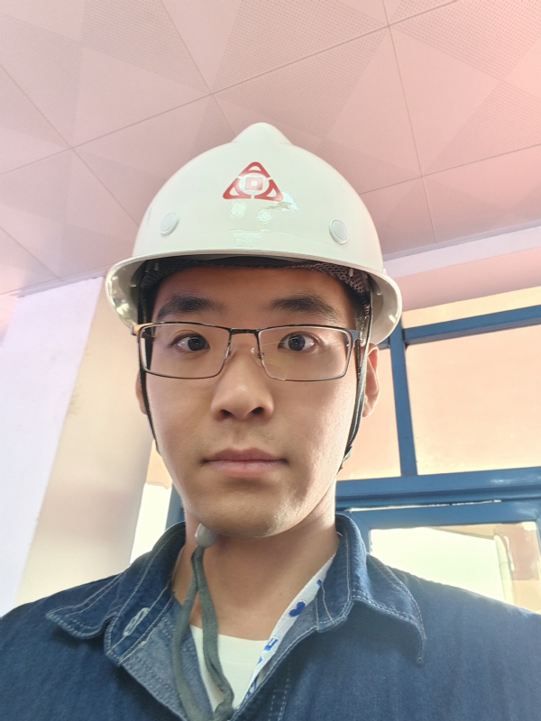 何鹏宇的第二张照片--洛阳相亲服务中心