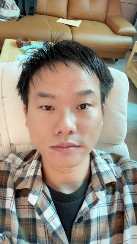 向日葵的第一张照片--洛阳相亲服务中心