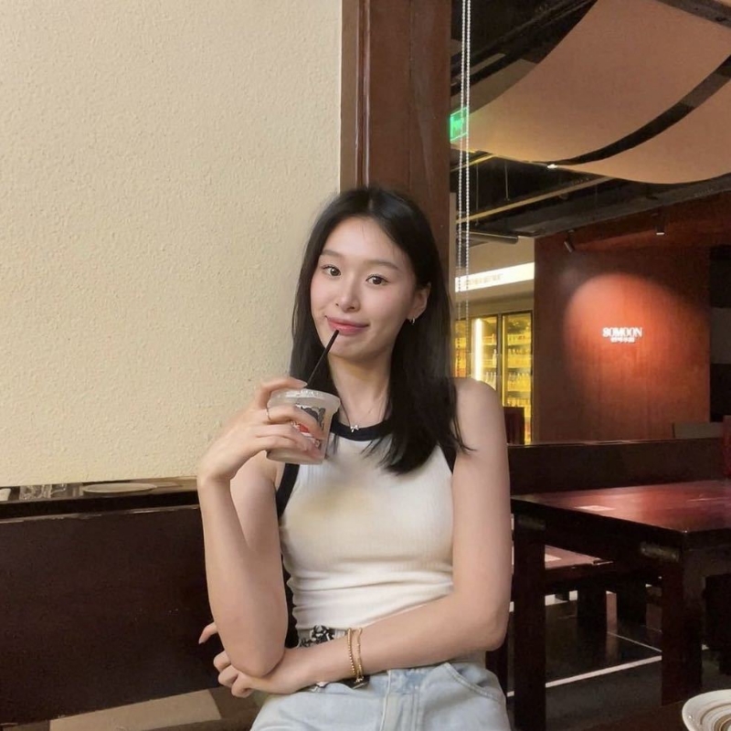 羽毛的第一张照片--洛阳相亲服务中心