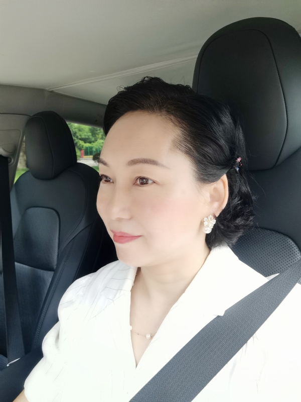 艳阳天的第一张照片--洛阳相亲服务中心