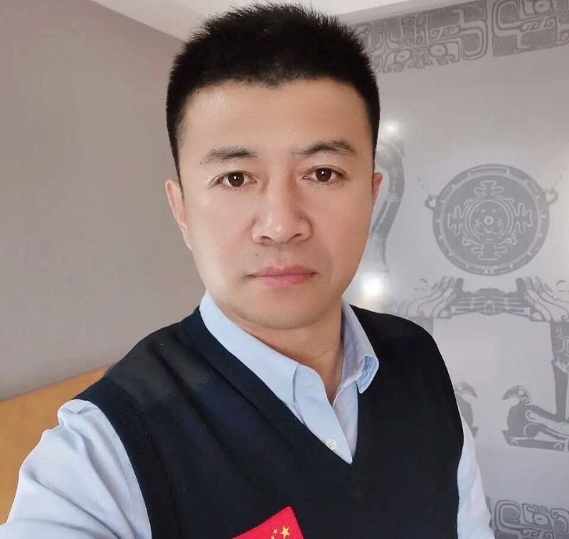 生在红旗下的第一张照片--洛阳相亲服务中心