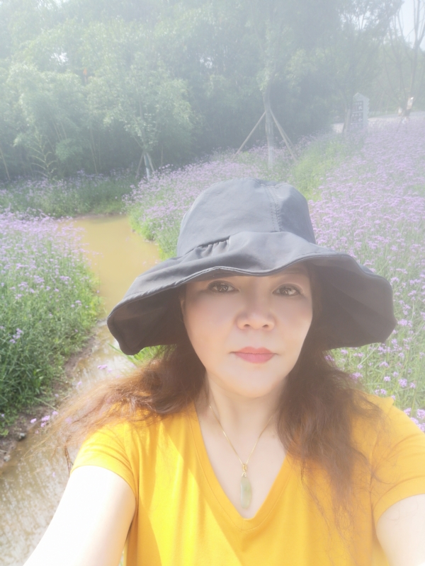 宛霞的第三张照片--洛阳相亲服务中心