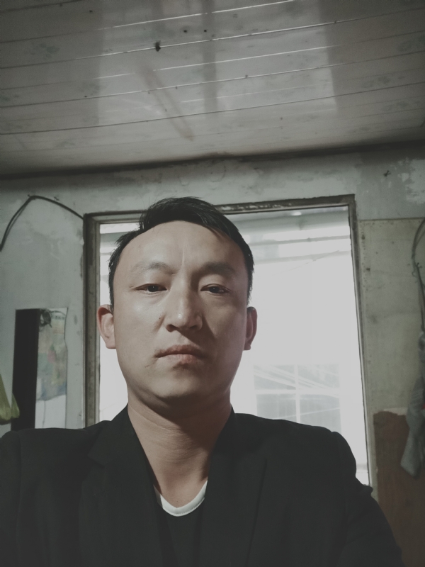 放弃爱你的第一张照片--洛阳相亲服务中心