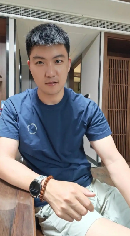 大鹏展翅的第一张照片--洛阳相亲服务中心