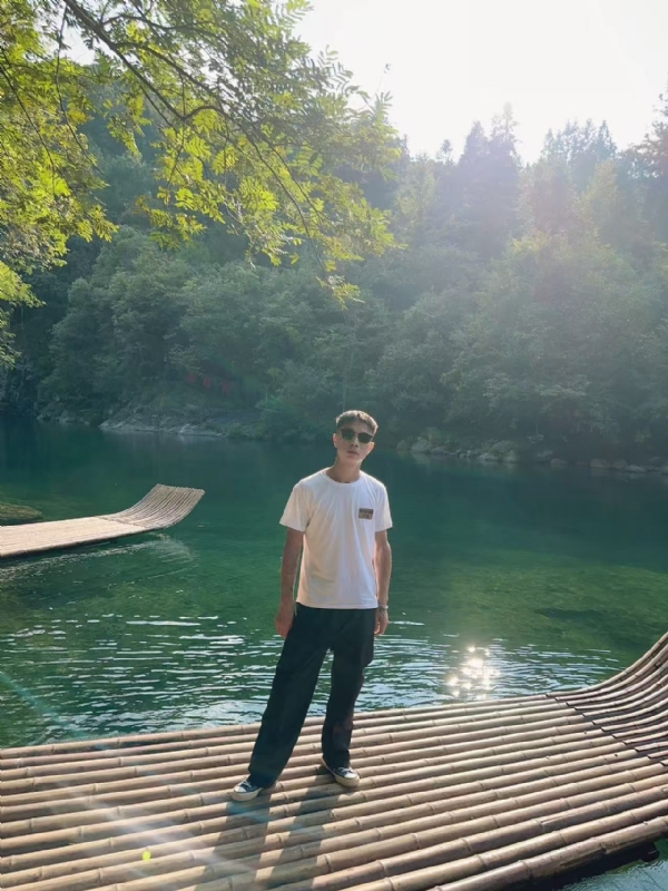 林言的第三张照片--洛阳相亲服务中心