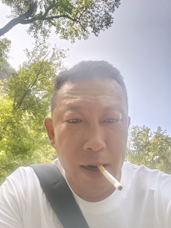 中年大叔的第一张照片--洛阳相亲服务中心